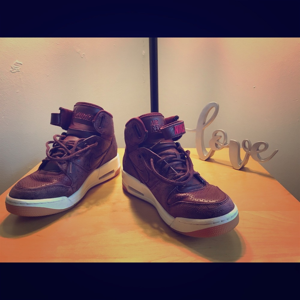 Nike Air Revolution women size 7